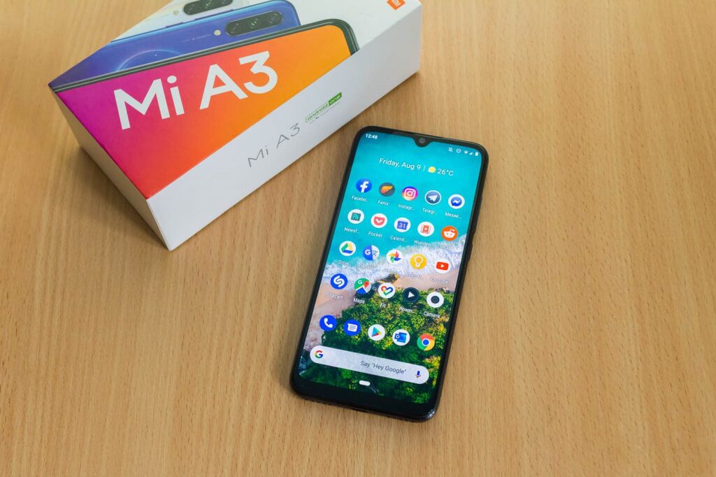 Пользователи Mi A3 начали получать новое обновление Android 11